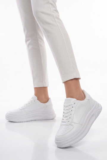 Beyaz Bağcıklı Kalın Tabanlı Unisex Yürüyüş ve Spor Ayakkabı Sneaker Code 412