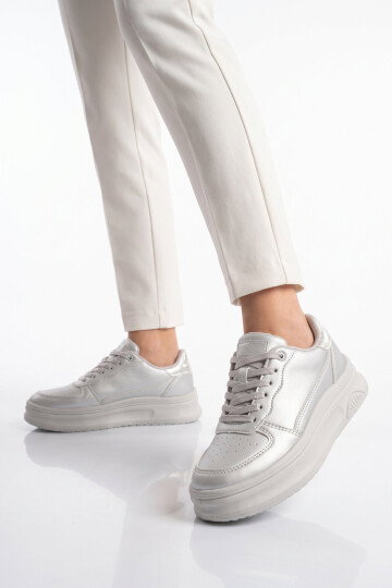 Gümüş-Gri Bağcıklı Kalın Tabanlı Unisex Yürüyüş ve Spor Ayakkabı Sneaker Code 412