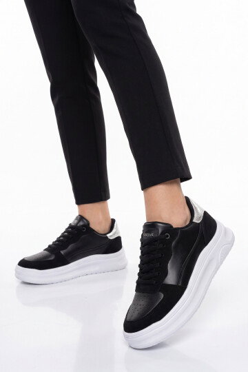 Siyah-Beyaz Bağcıklı Kalın Tabanlı Unisex Yürüyüş ve Spor Ayakkabı Sneaker Code 412