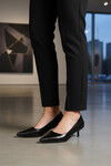 Siyah Cilt Hafif Kadın İnce Kısa Topuklu Ayakkabı 458343 Z