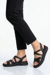 Siyah Hafif Yumuşak Tabanlı Cırtlı Kadın Sandalet 492142 Z